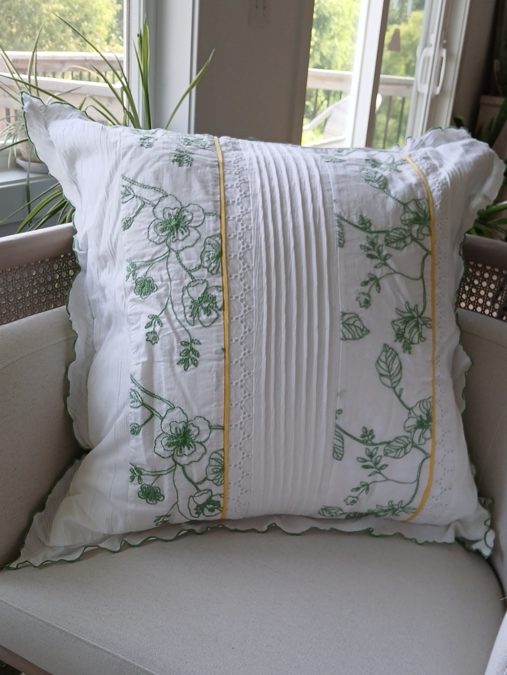 Floral Pillow Green White Ruffled Candies Euro 26" Sq Laura Ashley Insert Poly